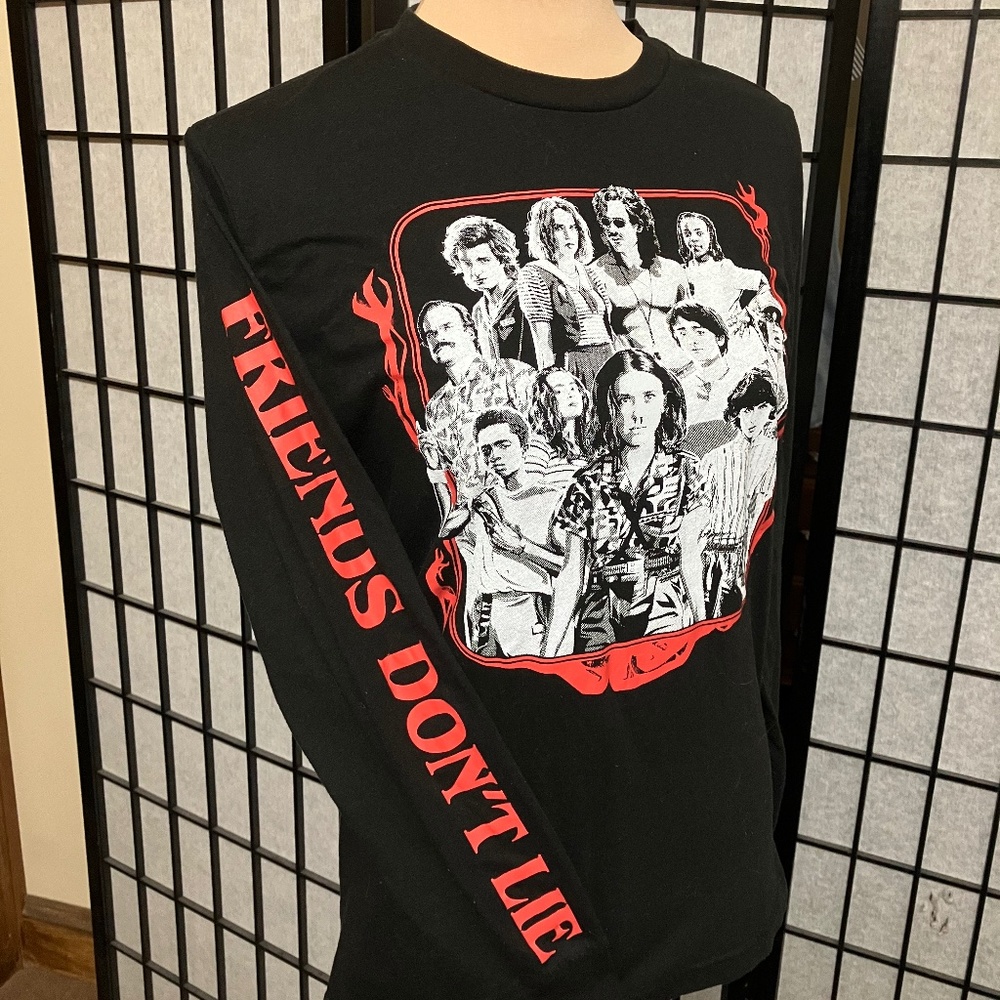🕷️STRANGER THINGS OFFICIAL NETFLIX MERCHANDISE LONG SLEEVE TEE UNISEX - MEDIUM